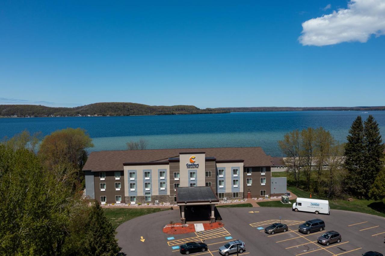 Comfort Inn & Suites Munising-Lakefront Exterior photo